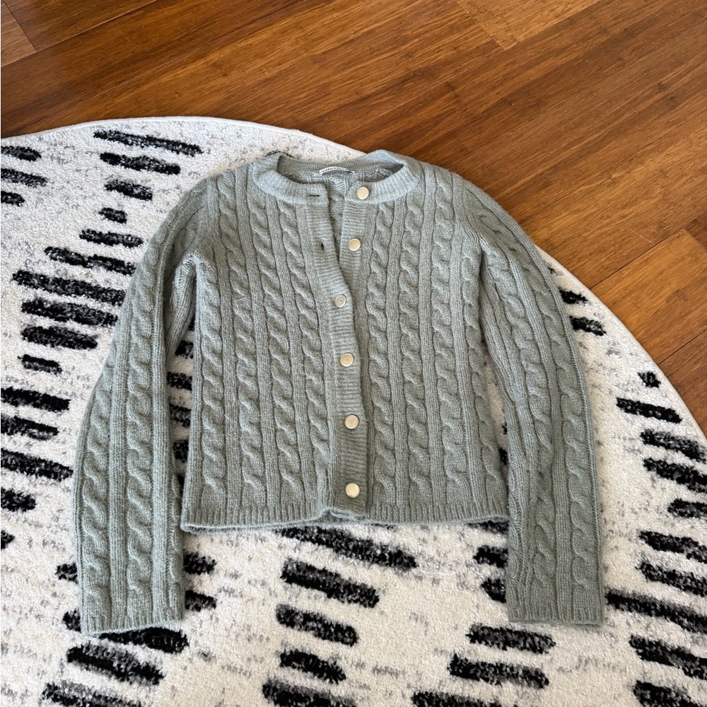 Abercrombie & Fitch Cable Knit Cropped Cardigan Sage Green - Picture 2 of 5